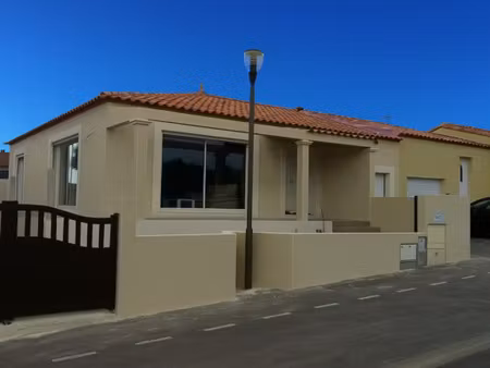 location villa 4 pièces 110 m² à narbonne (11100)  1 050 €