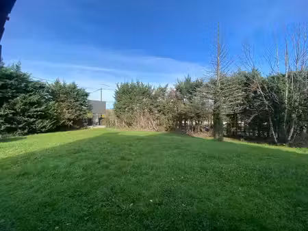 800 m2 terrain de 800m2 pour une maison de 135m2