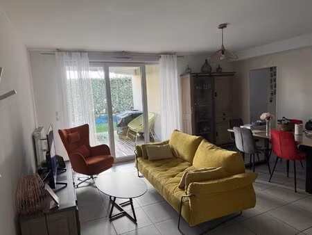 t3 rez-de-jardin avec jardin  box et parking