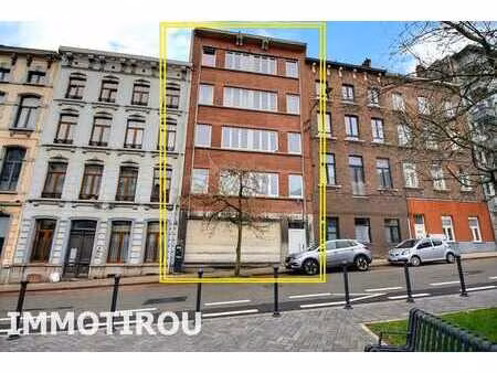 building 4 appartements + rez commercial + maisonnette