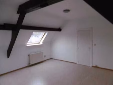 a louer appartement 1 ch. situé sur la place de saint-vaast