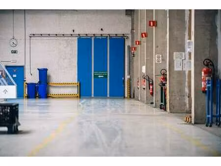 entrepôt et ateliers à louer zoning nord