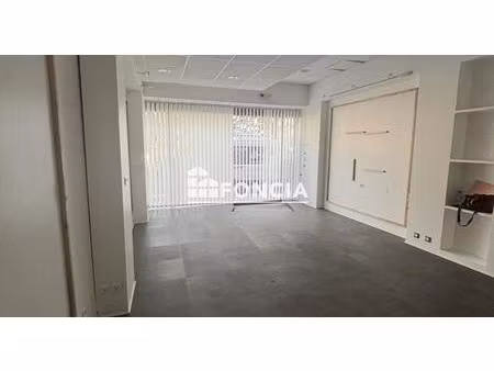 hyper centre - place gaillard - rue saint herem - local commercial 73 m²