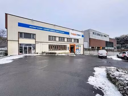 entrepot de 1200 m2 + bureaux + parkings dans le zoning