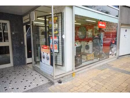 rez commercial idéalement situé