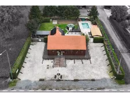 espace horeca équipé avec salle  bar  cuisine et terrasse