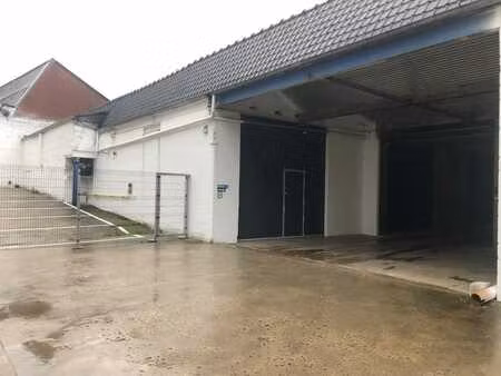 entrepôt de 175m2 derrière l’espace 58