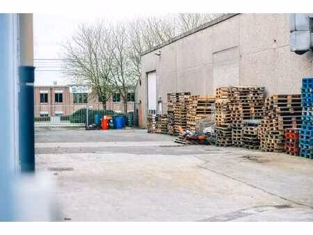 entrepôt à louer - 1.318m²