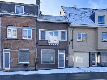 maison charmante avec trois chambres et jardin