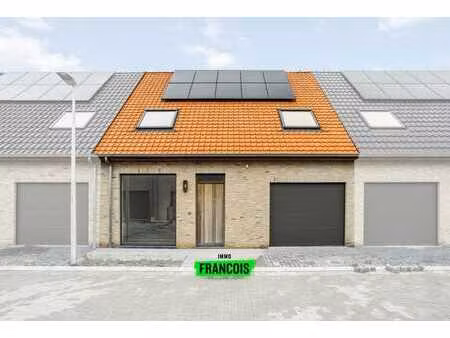 maison neuve fermée à faible consommation énergétique avec …