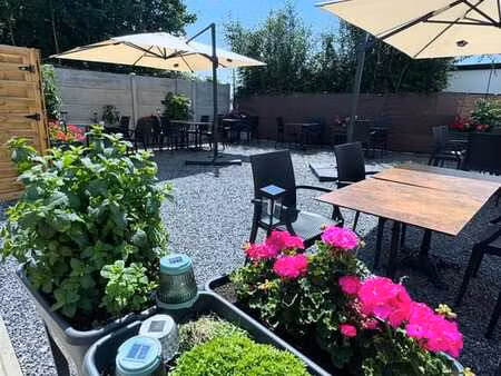 restaurant situé sur un axe stratégique entre mons et ath