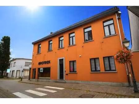handelsgelijkvloers te centrum oelegem!