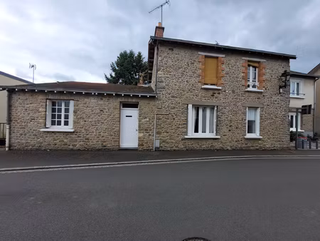 vente - a solesmes - maison de village avec jardin clos