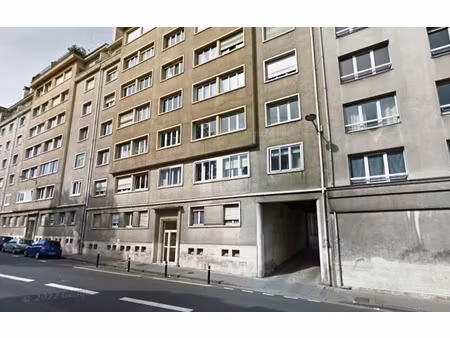 secteur albert 1er  une chambre de bonne au rdc.