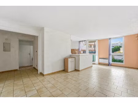 appartement 2 pièces de 50 m² en centre ville de vallauris