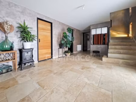 a seulement 7 minutes de genlis  sur la commune de longchamp  charmante maison d'une surfa