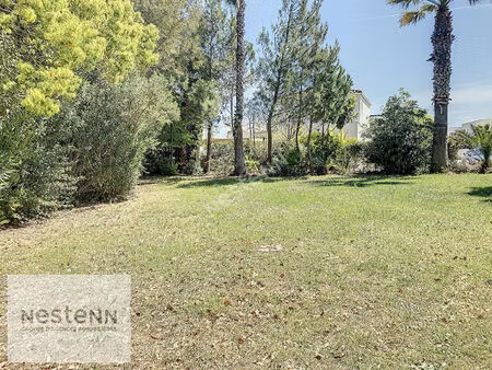 terrain d'exception à vendre à lattes - 1020 m² - plat et ensoleillé.