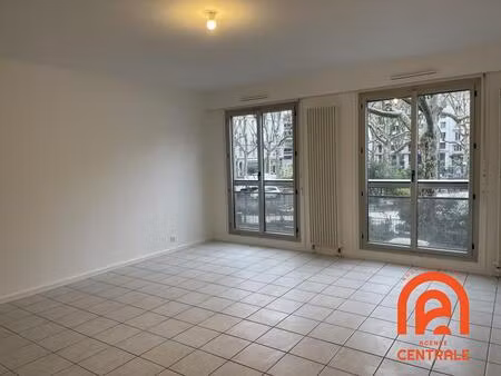 t1 proche métro saxe-gambetta