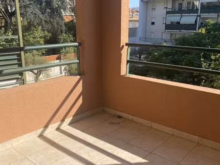 t2- meublé - 41.66 m2 - parking- balcon