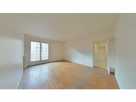 f2 renove avec balcon