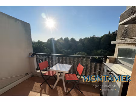 studio avec balcon et vue