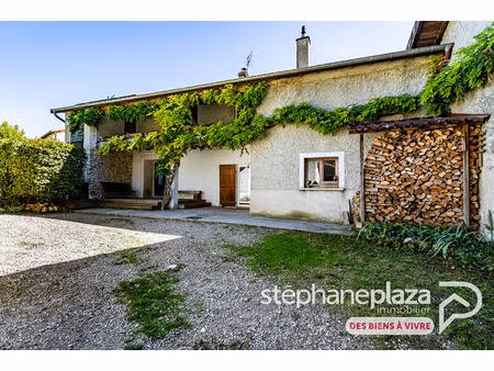 ferme ancienne rénovée de 171.30m² avec 4 chambres et un terrain de 435m².