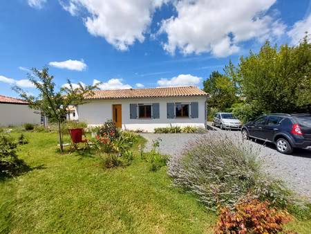 à vendre à lavaur : maison de plain pied avec terrasse et ja