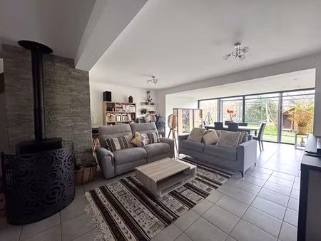 maison récente (2012) beaux volumes et prestations de qualité