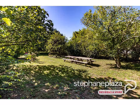 terrain constructible de 589m²  viabilisé  libre constructeur  au centre de saint-maurice-