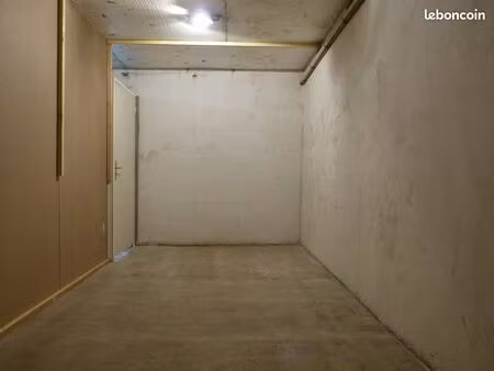 box pour entreposer meubles etc...