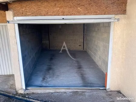 parking/box 18 m² louviers