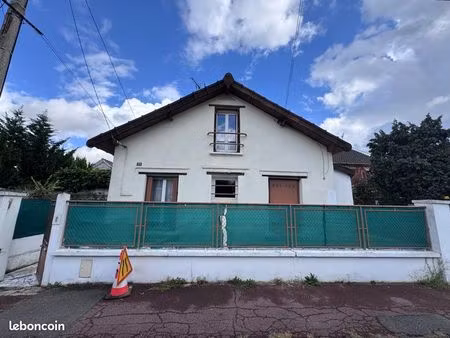 2 belles chambres plus de 25m2 à louer a le blanc mesnil prêt de la gare du bourget