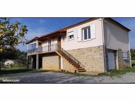 maison à louer sur st etienne de fontbellon