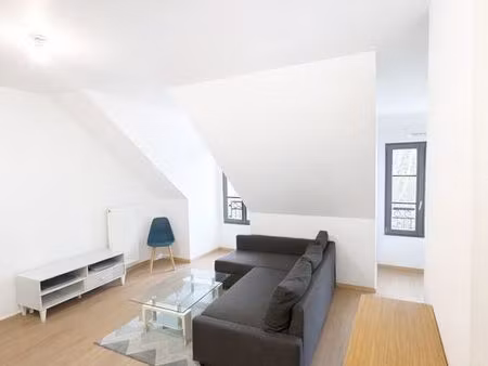 location t2 – champs-sur-marne – face au château