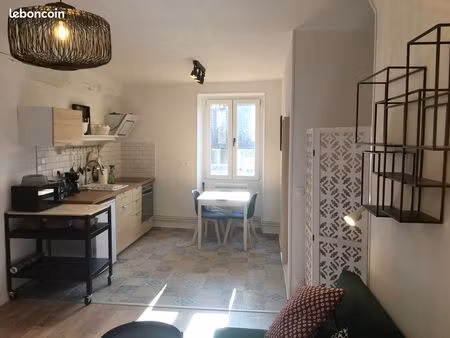 joli studio bien équipé