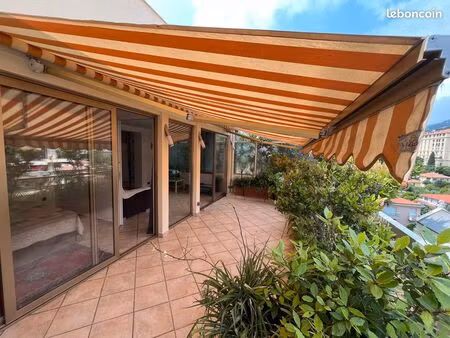 deux pièces avec grande terrasse