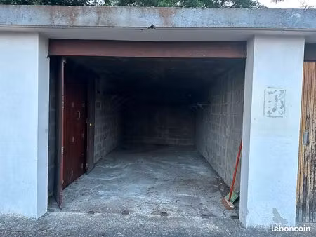 location box fermé (pour voiture)