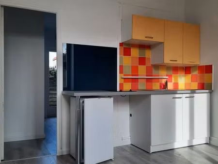 angoulême - victor hugo - jolie petite maison de ville f2 avec terrasse