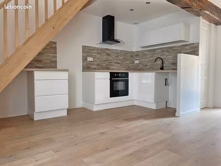 maison de village t3 – 62 m² – rénovée – terrasse