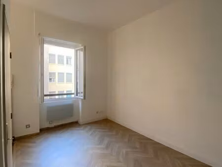 location studio 24m2 lyon 7