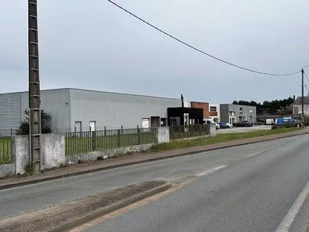 vente commerce 2166 m² naintré (86530)