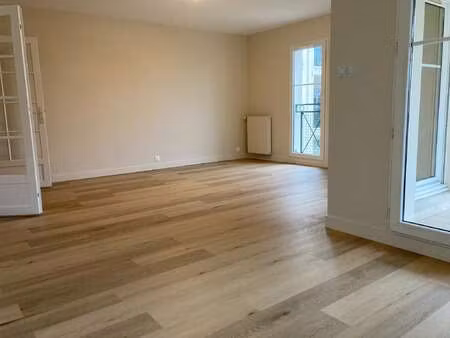 location appartement 4 pièces à nantes rond-point de rennes (44000) : à louer 4 pièces / 9