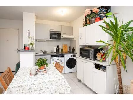 à vendre – appartement type 2 avec balcon  parkings  cellier– roques (31120)