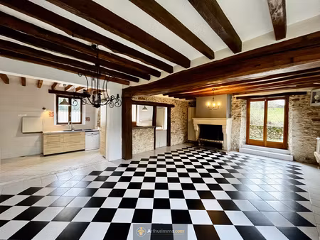 maison t8 - 252 m2 - terrain 1135 m2 - piscine - dpe : c