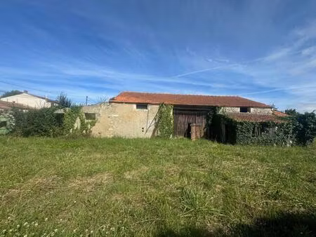 saint-pierre d'oleron  terrain de 715m² clos avec grange