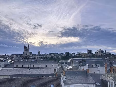 a vendre au coeur de la doutre aux pieds du tramway appartement type 3 dernier étage  asce