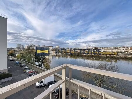 en étage – appartement traversant avec balcon et vue panoramique sur la seine