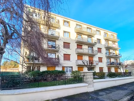 spacieux 2 pièces à créteil église résidence en pierre de