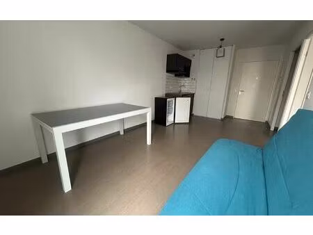location appartement  m² t-2 à la rochelle  779 €