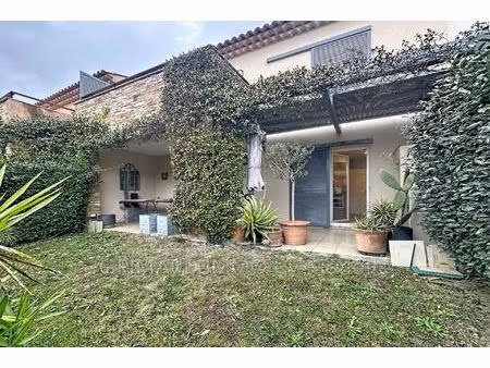 belle maison avec garage  2 chambres dans domaine avec piscine